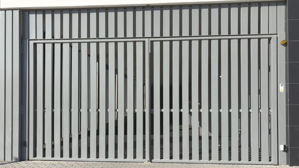 puerta batiente doble elevan