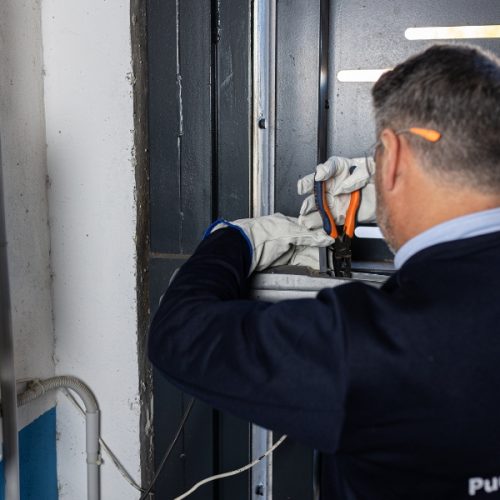 mantenimiento de puertas de garaje elevan